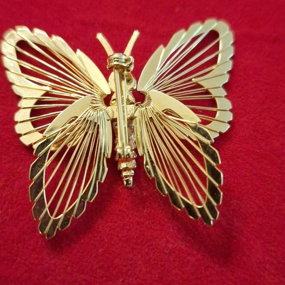 Vintage Monet butterfly brooch gold tone wire wings insect moth jewelry pin - Picture 8 of 10